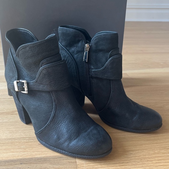 Vince Camuto ankle boot - Picture 3 of 10